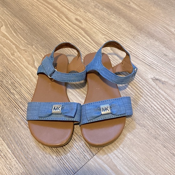Michael Kors Elise Girls Sandals - NWOT - Picture 2 of 9